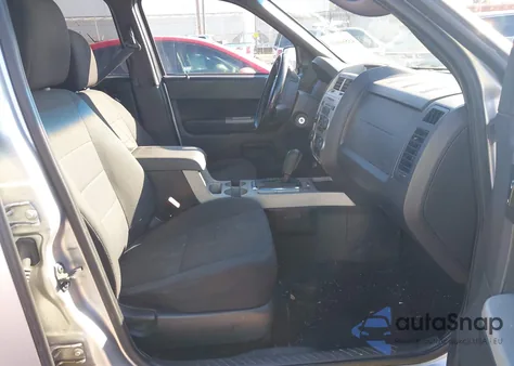 2010 Ford Escape Xlt z USA, uszkodzony, nr VIN 1FMCU0D74AKA41936